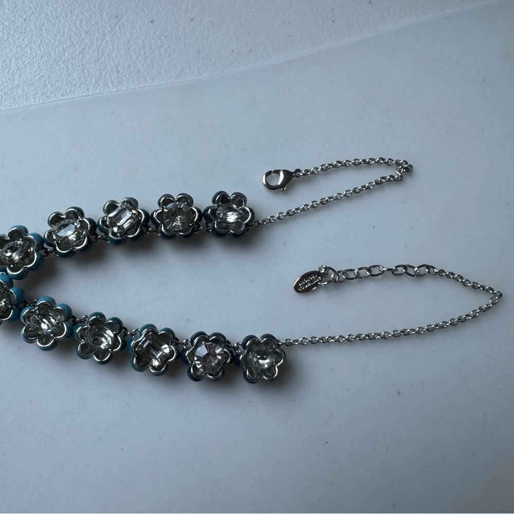 Banana Republic Silver Floral Necklace mint condition new